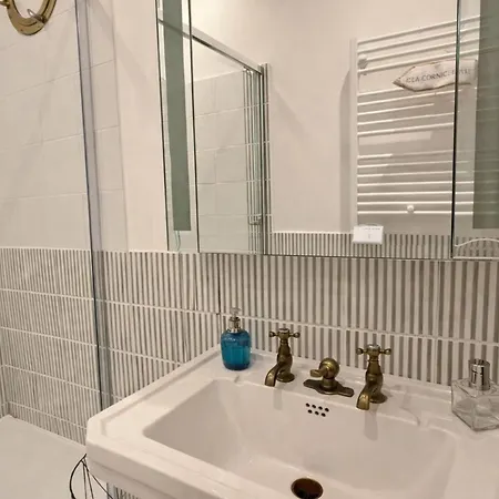 Maison Lumineuse Avec Terrasse Et Jardin Hébergement de vacances *