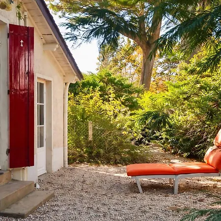 Bright House With Terrace And Garden Ferienhaus