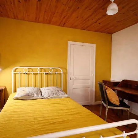 Bright House With Terrace And Garden Ferienhaus